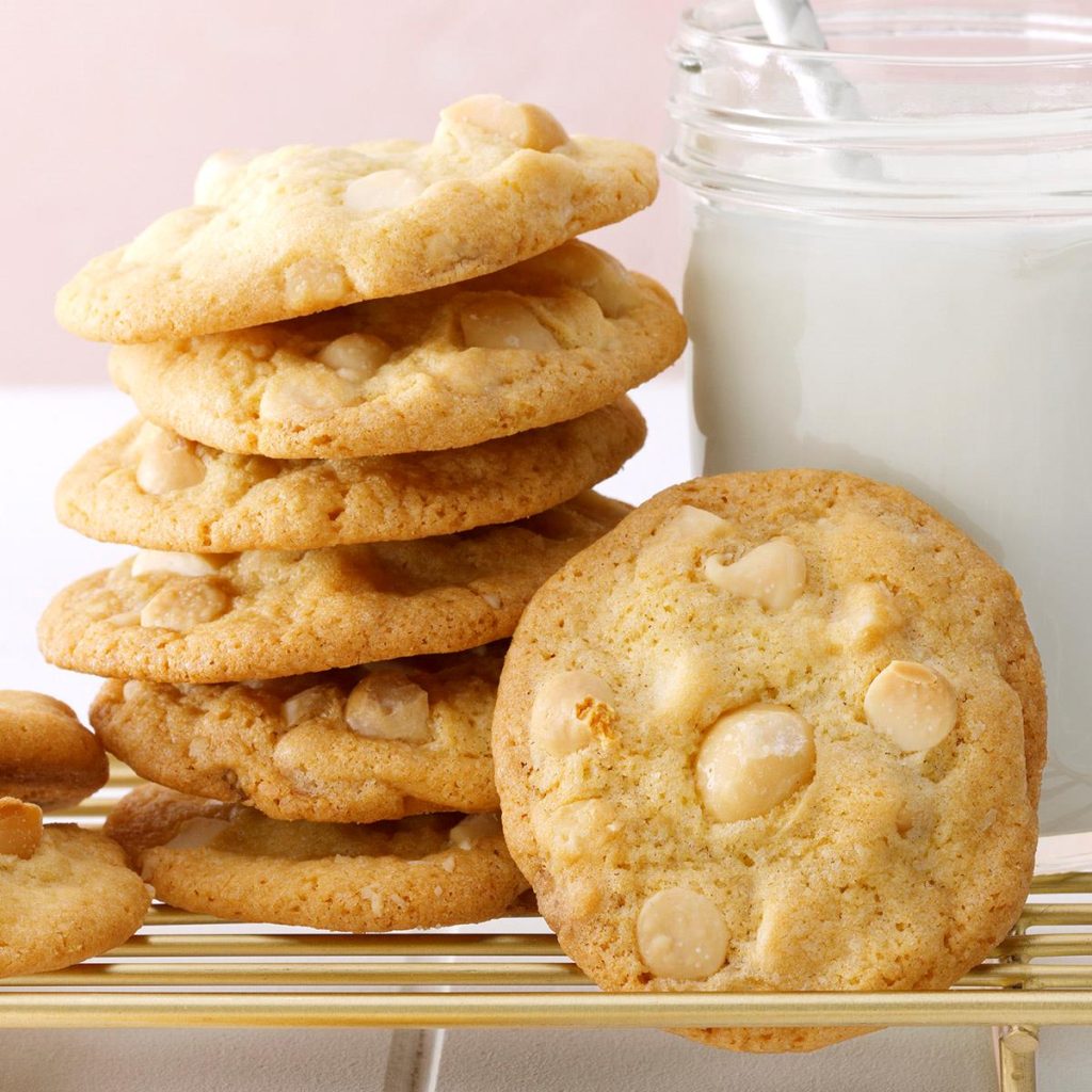 Christmas Cookies: White Christmas Macadamia Nut Cookies