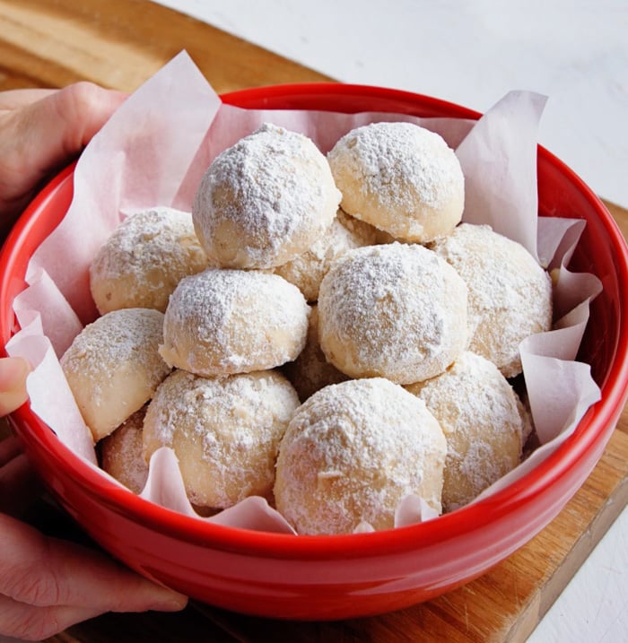 Snowball Cookies That MELT In Your Mouth!